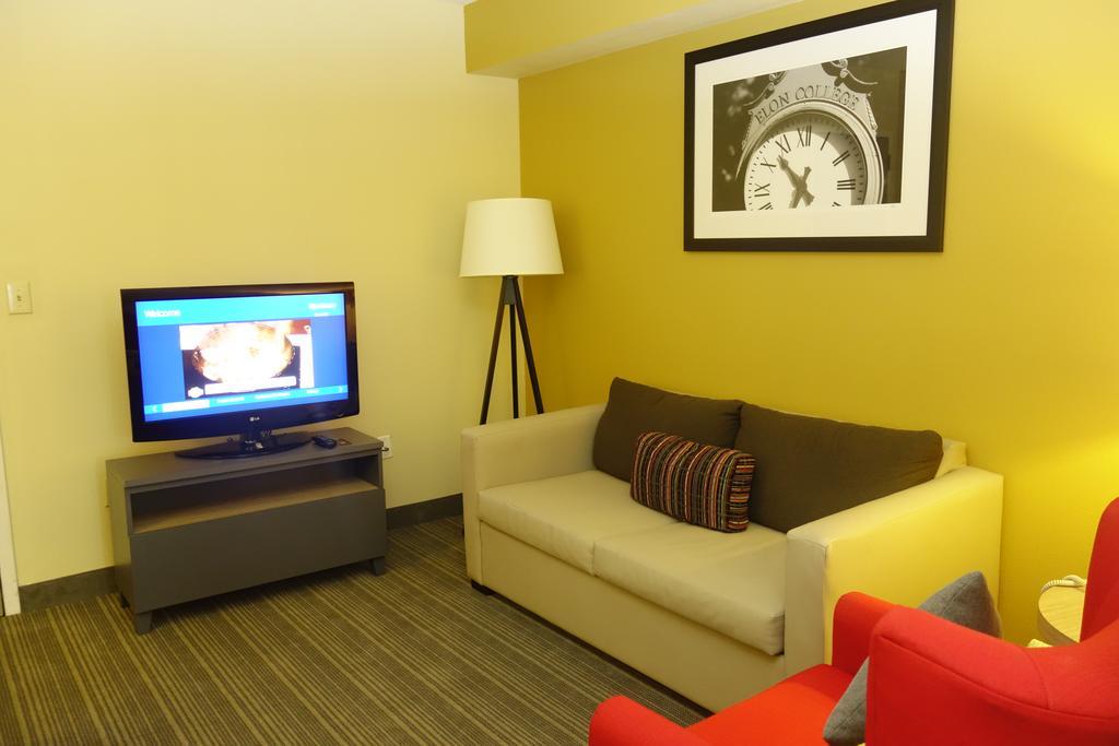 Country Inn & Suites By Radisson, Burlington Elon , Nc Buitenkant foto