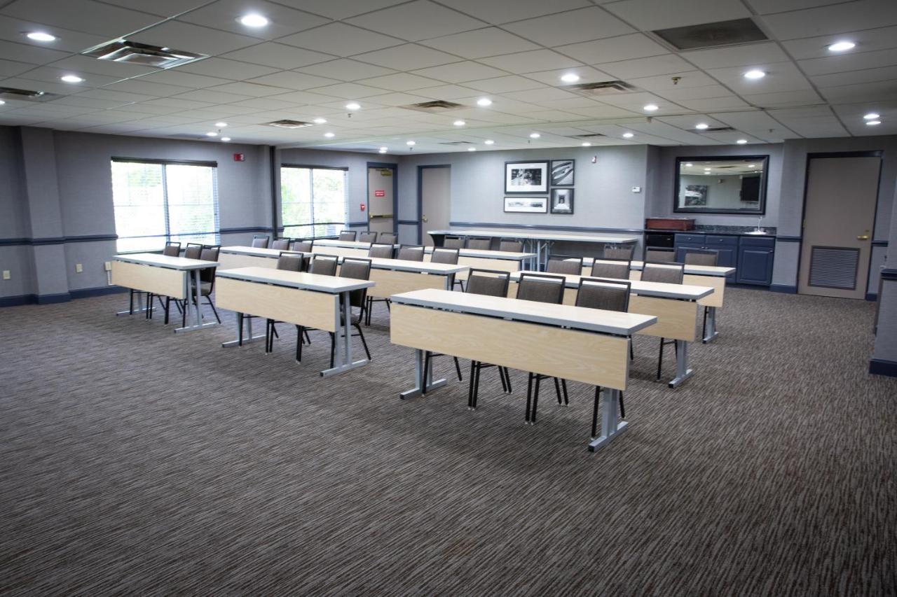 Country Inn & Suites By Radisson, Burlington Elon , Nc Buitenkant foto