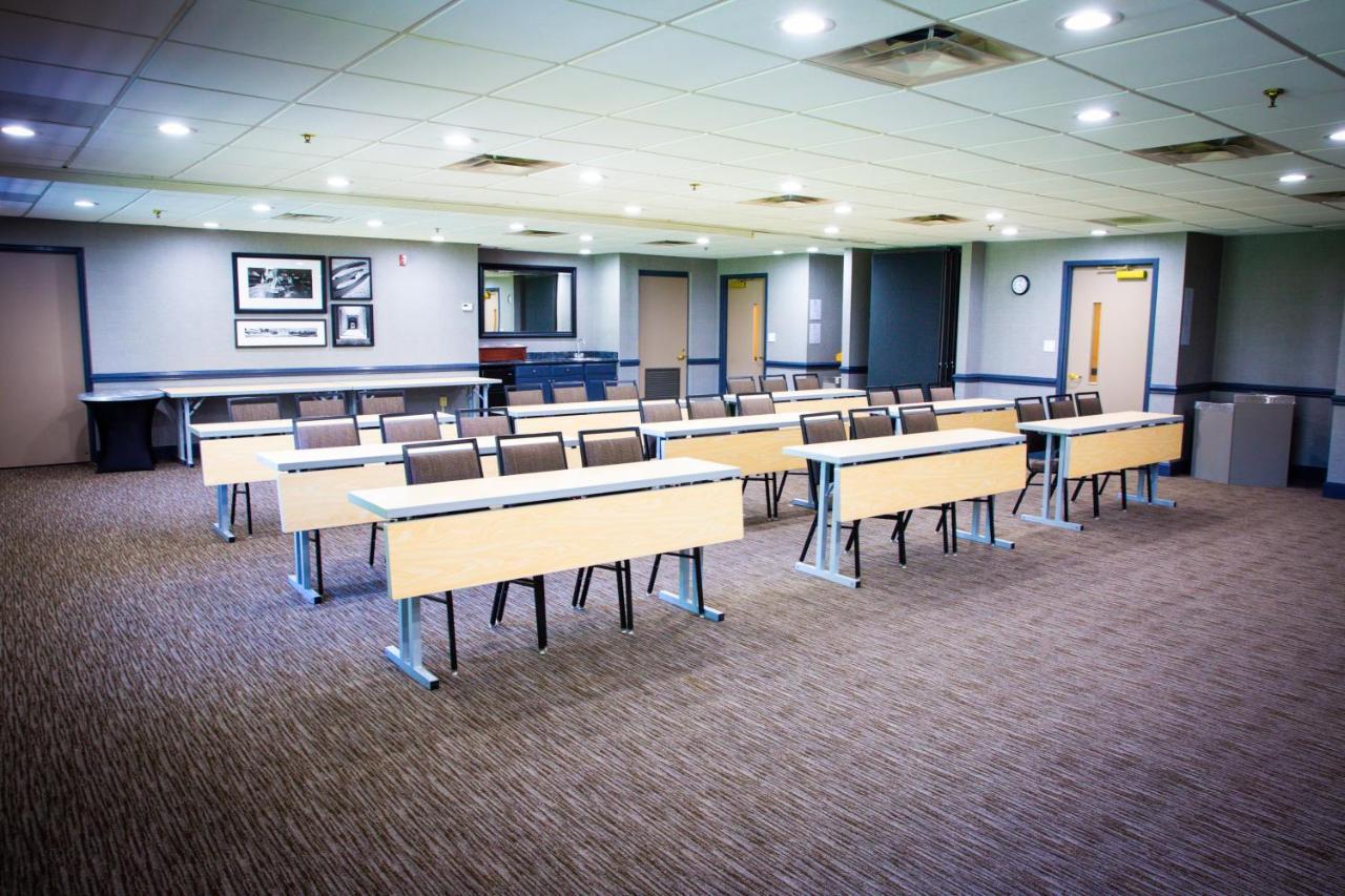 Country Inn & Suites By Radisson, Burlington Elon , Nc Buitenkant foto