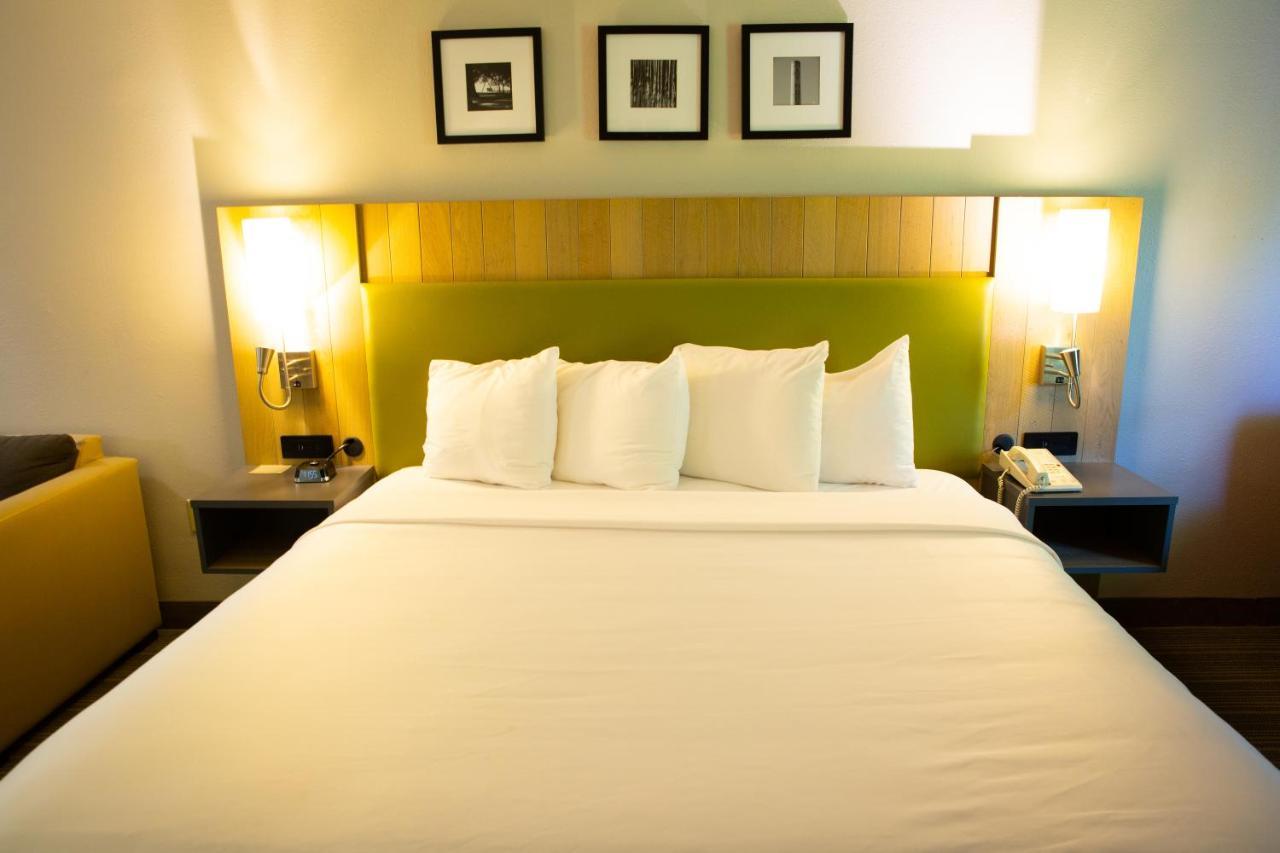Country Inn & Suites By Radisson, Burlington Elon , Nc Buitenkant foto